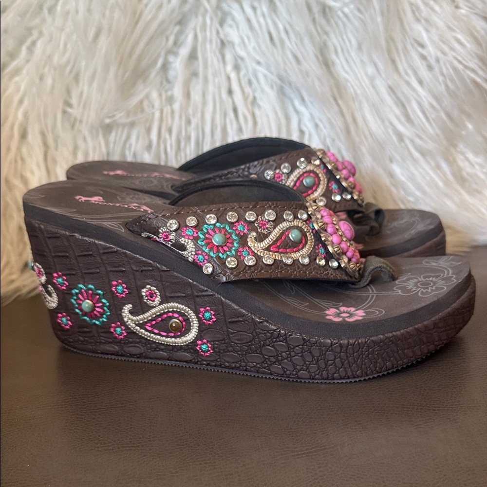 Montan West Bejeweled Brown Wedge Sandals sz 7